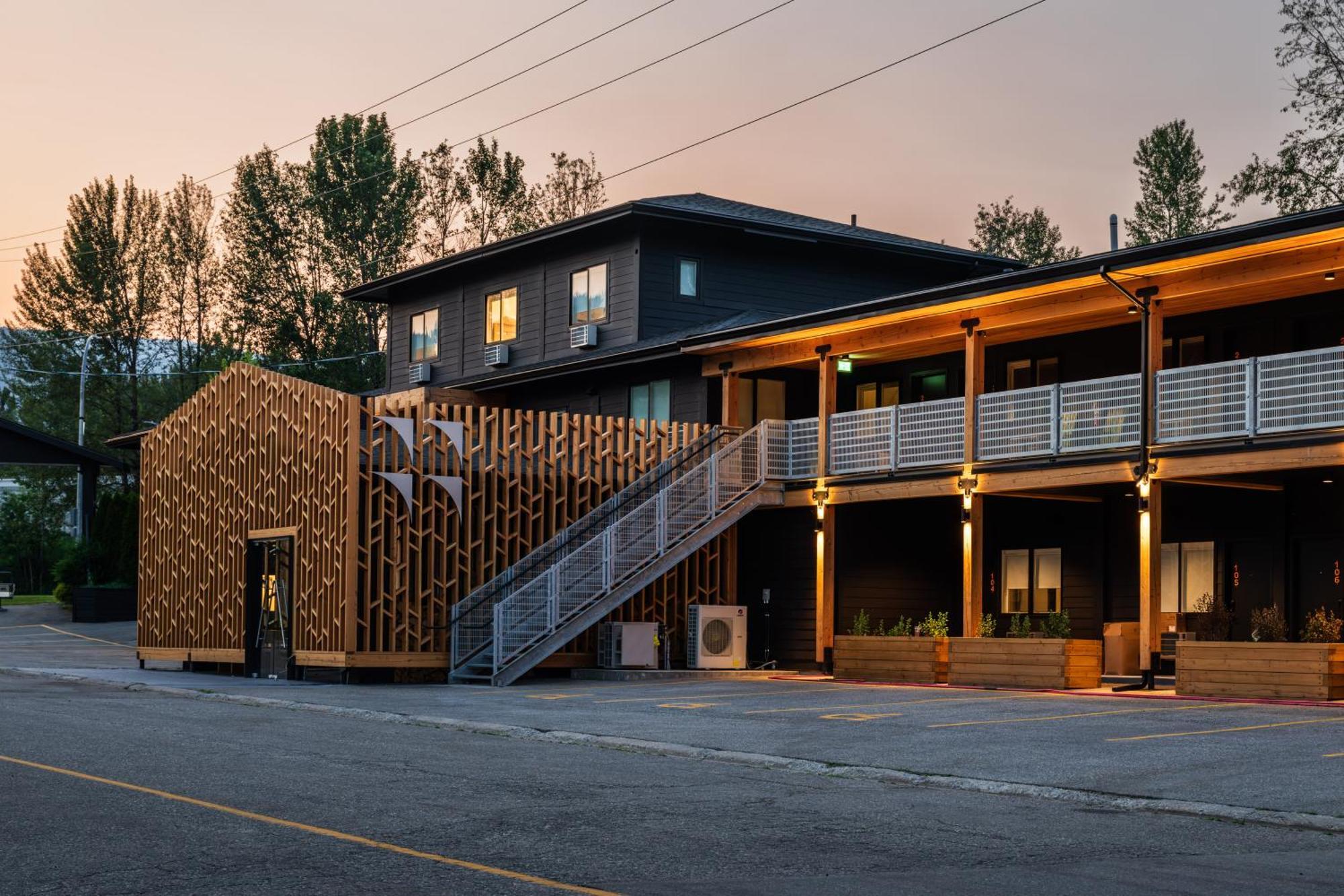 Hotel Vrge Revelstoke Zewnętrze zdjęcie