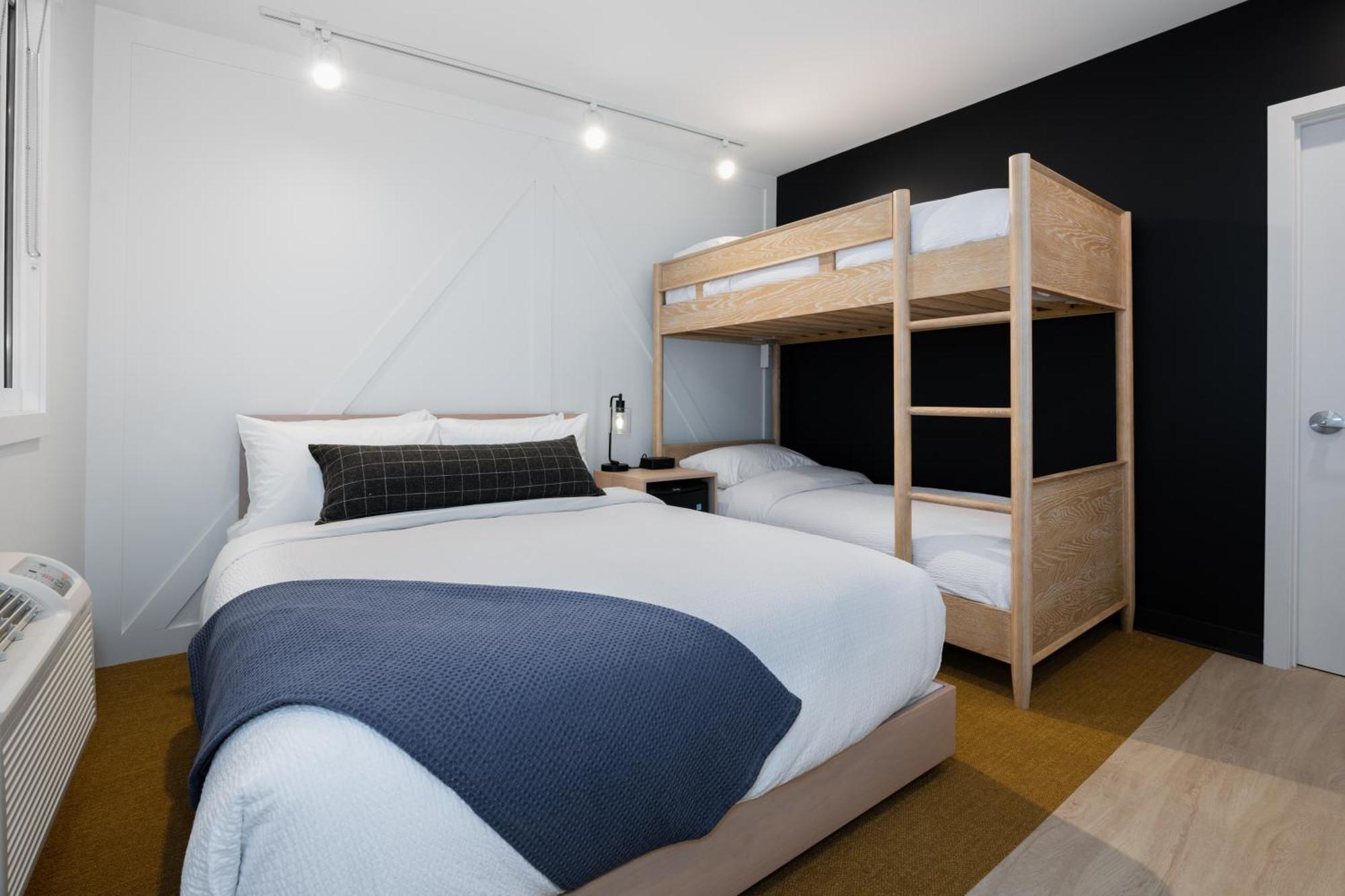 Hotel Vrge Revelstoke Zewnętrze zdjęcie
