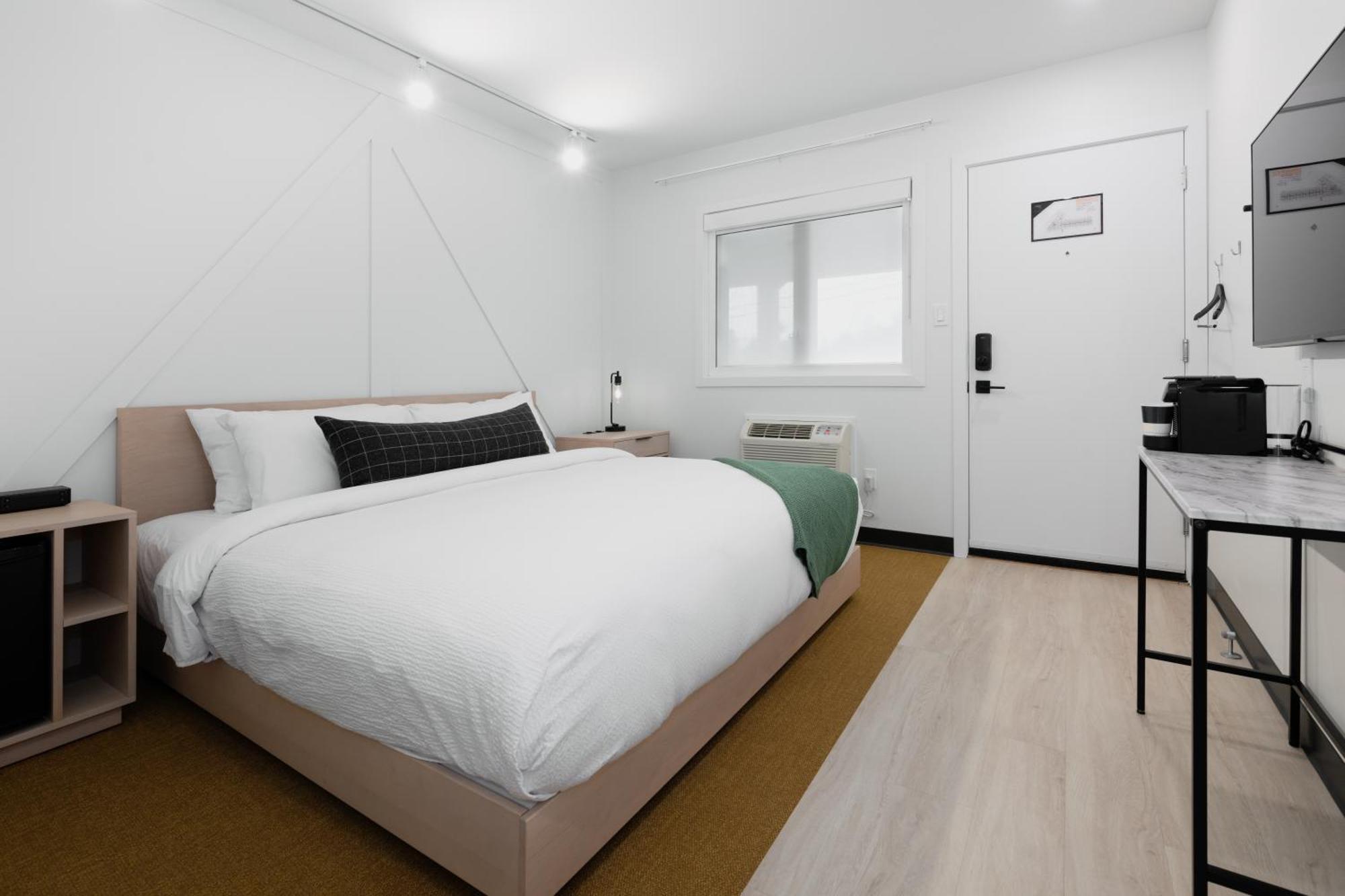 Hotel Vrge Revelstoke Zewnętrze zdjęcie