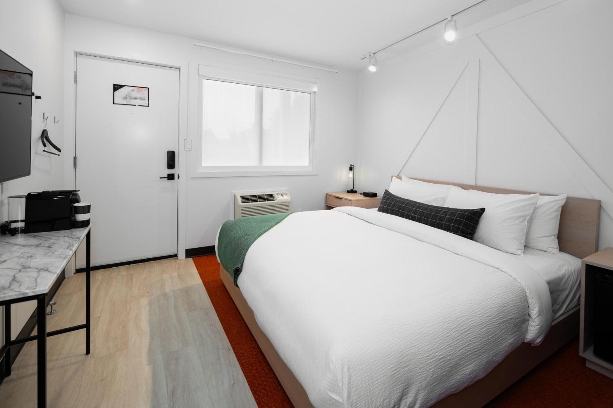 Hotel Vrge Revelstoke Zewnętrze zdjęcie