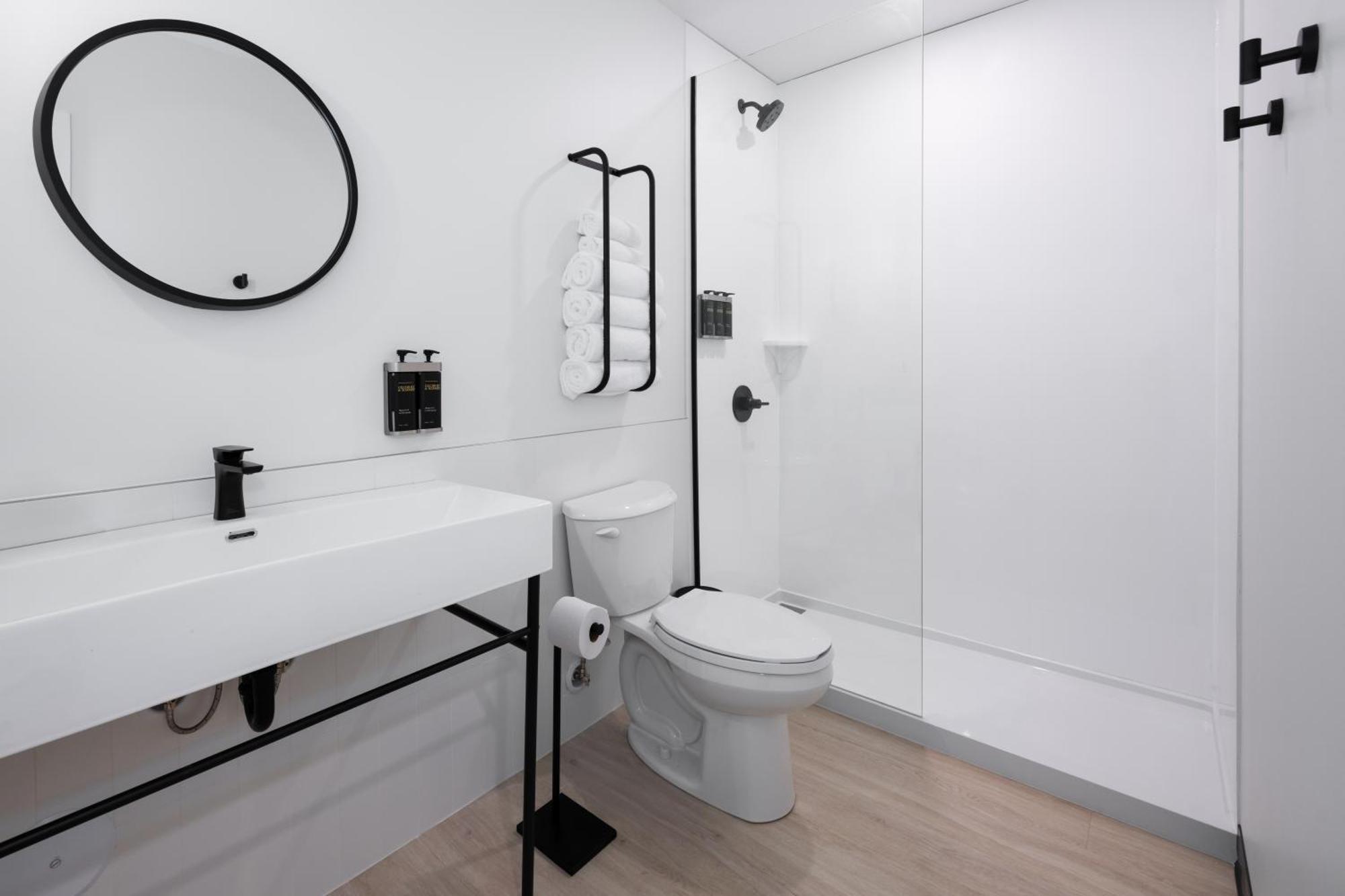 Hotel Vrge Revelstoke Zewnętrze zdjęcie