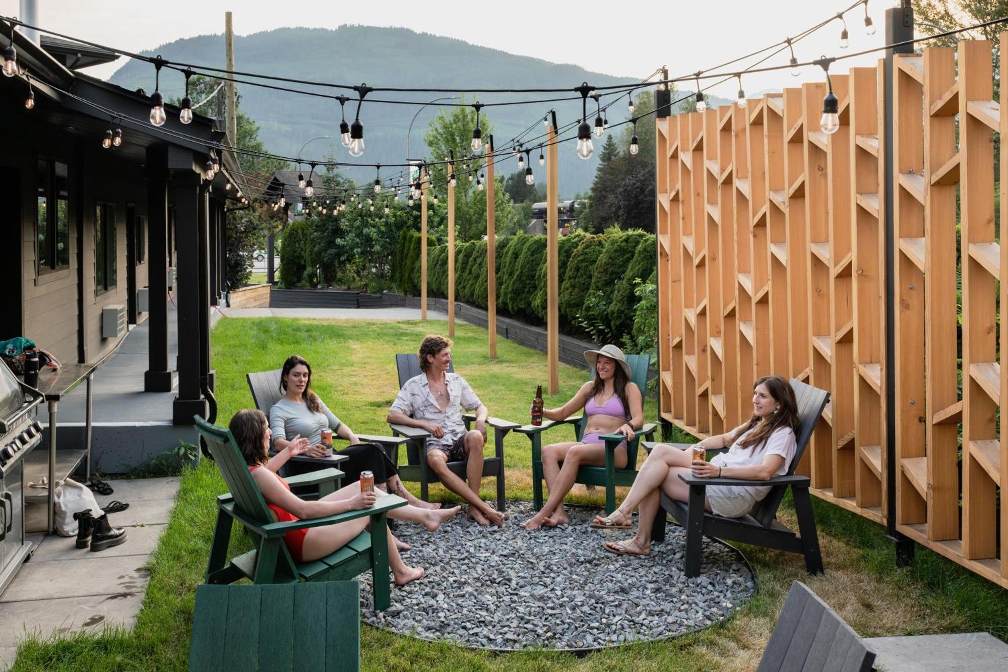 Hotel Vrge Revelstoke Zewnętrze zdjęcie